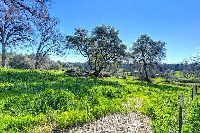 13598 Desperado Dr, Penn Valley, CA 95946