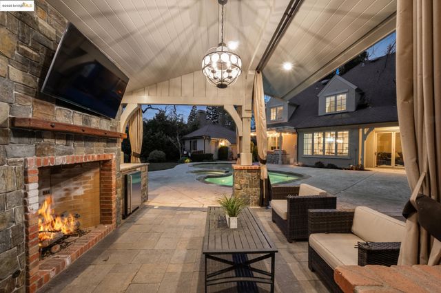 21 Samantha Dr, Lafayette, CA 94549