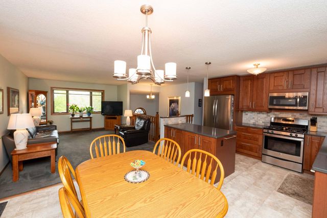 2273 6th Street N, North Saint Paul, MN 55109