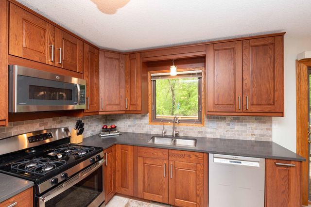 2273 6th Street N, North Saint Paul, MN 55109
