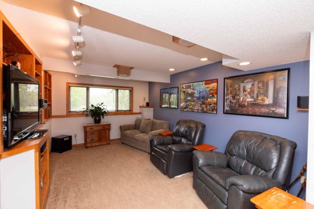 2273 6th Street N, North Saint Paul, MN 55109