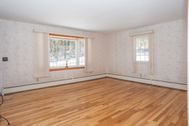 24 Mcquades Ln, Northbridge, MA 01534