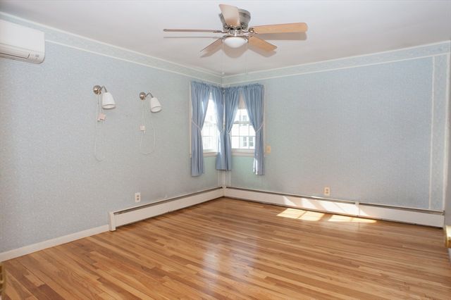 24 Mcquades Ln, Northbridge, MA 01534