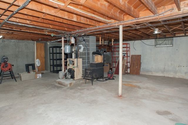 24 Mcquades Ln, Northbridge, MA 01534