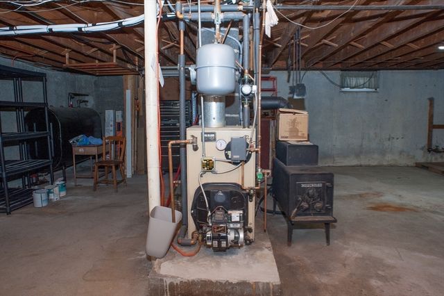 24 Mcquades Ln, Northbridge, MA 01534