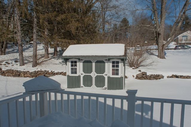 24 Mcquades Ln, Northbridge, MA 01534