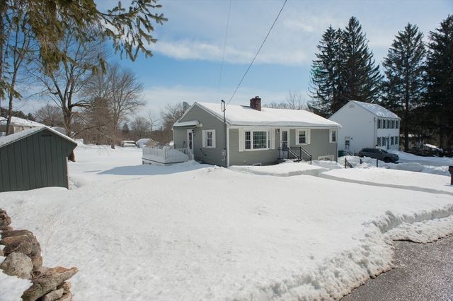 24 Mcquades Ln, Northbridge, MA 01534