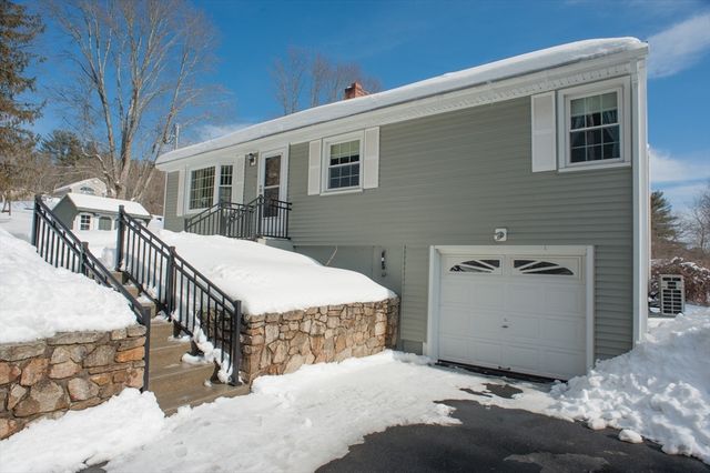 24 Mcquades Ln, Northbridge, MA 01534