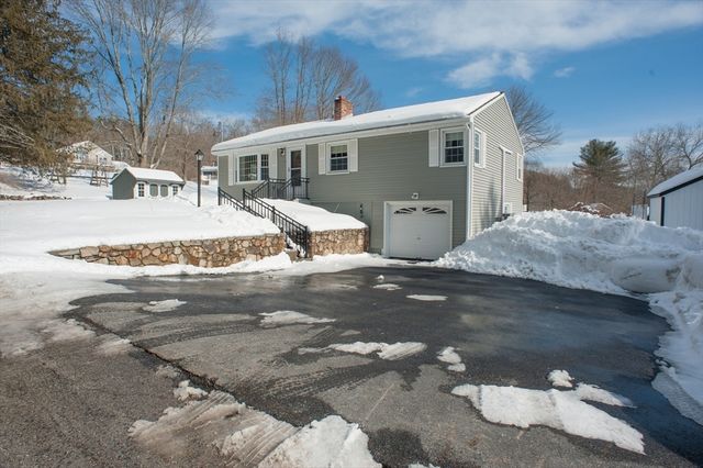 24 Mcquades Ln, Northbridge, MA 01534