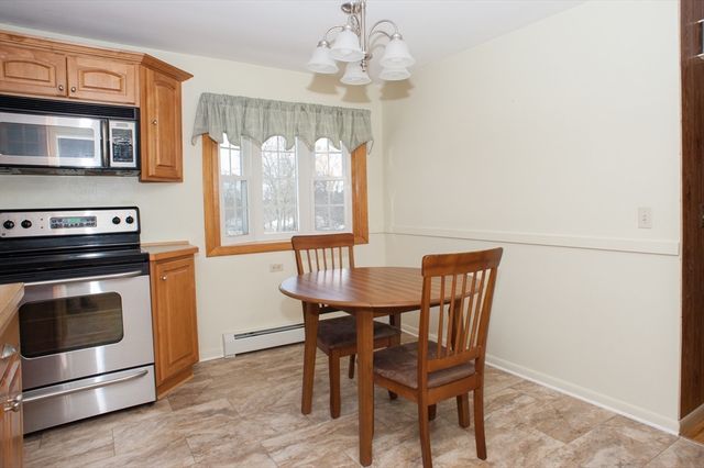 24 Mcquades Ln, Northbridge, MA 01534