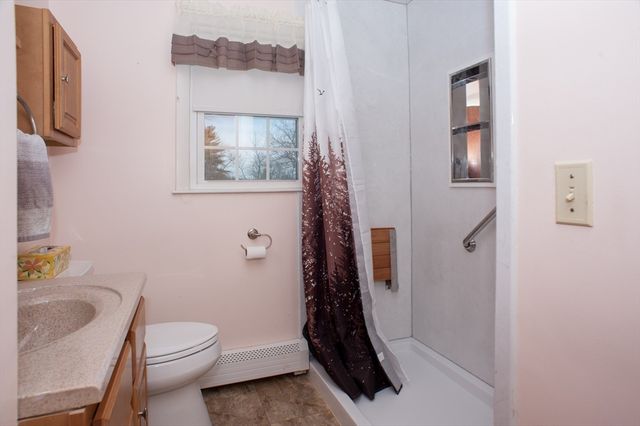 24 Mcquades Ln, Northbridge, MA 01534