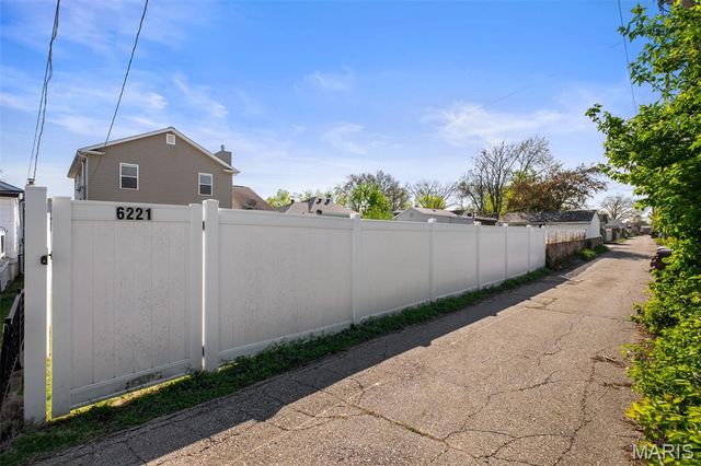 6221 Hancock Avenue, St Louis, MO 63139