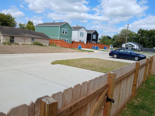 6418 Calhoun Road, Houston, TX 77021