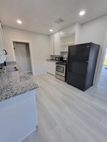 801 Willcox Street, Anahuac, TX 77514