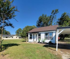 801 Willcox Street, Anahuac, TX 77514