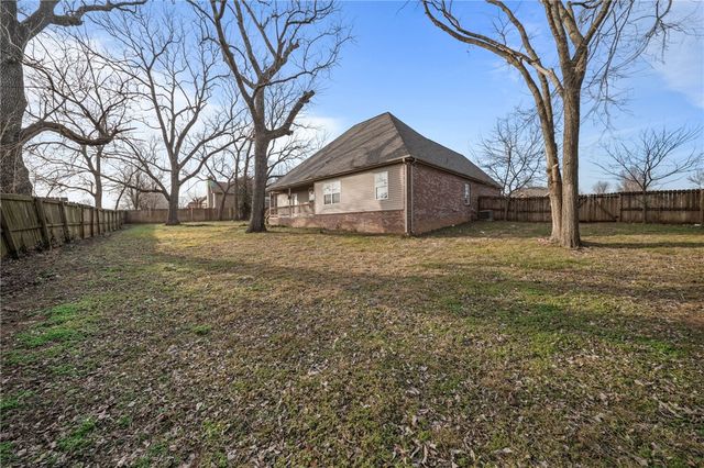 2603 SW 8th Street, Bentonville, AR 72712