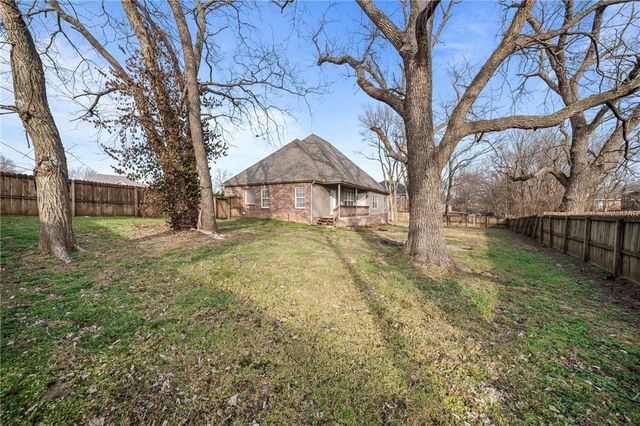 2603 SW 8th Street, Bentonville, AR 72712