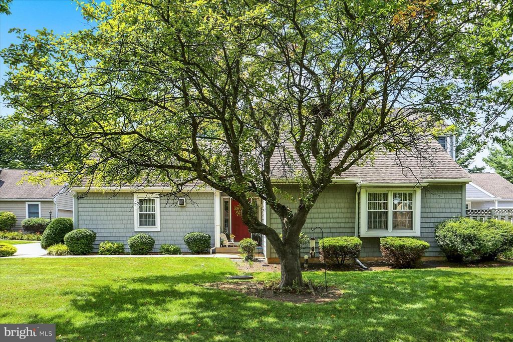 1037 HILLVIEW LN, Hershey, PA 17033