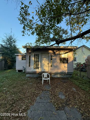 1110 S 8th Street, Wilmington, NC 28401