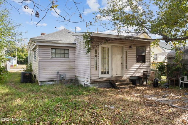 1110 S 8th Street, Wilmington, NC 28401