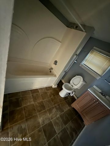 1110 S 8th Street, Wilmington, NC 28401