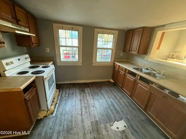 1110 S 8th Street, Wilmington, NC 28401
