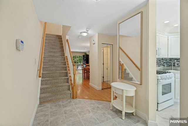 2262 Nash Court, Mahwah, NJ 07430