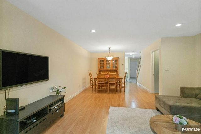 2262 Nash Court, Mahwah, NJ 07430