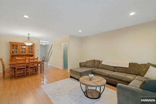 2262 Nash Court, Mahwah, NJ 07430