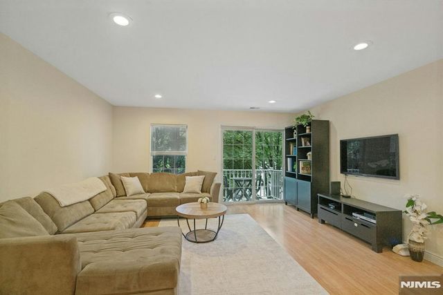 2262 Nash Court, Mahwah, NJ 07430