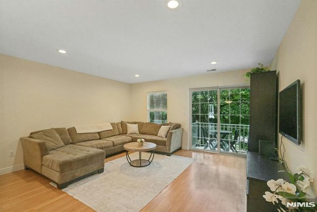 2262 Nash Court, Mahwah, NJ 07430