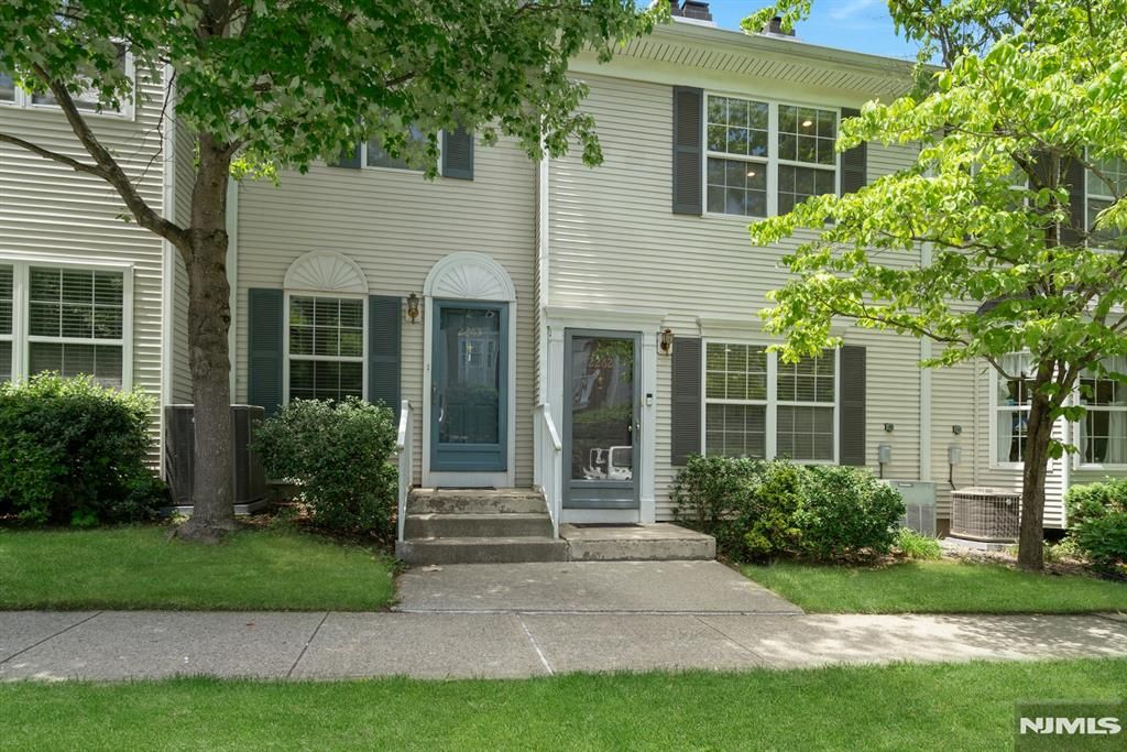 2262 Nash Court, Mahwah, NJ 07430