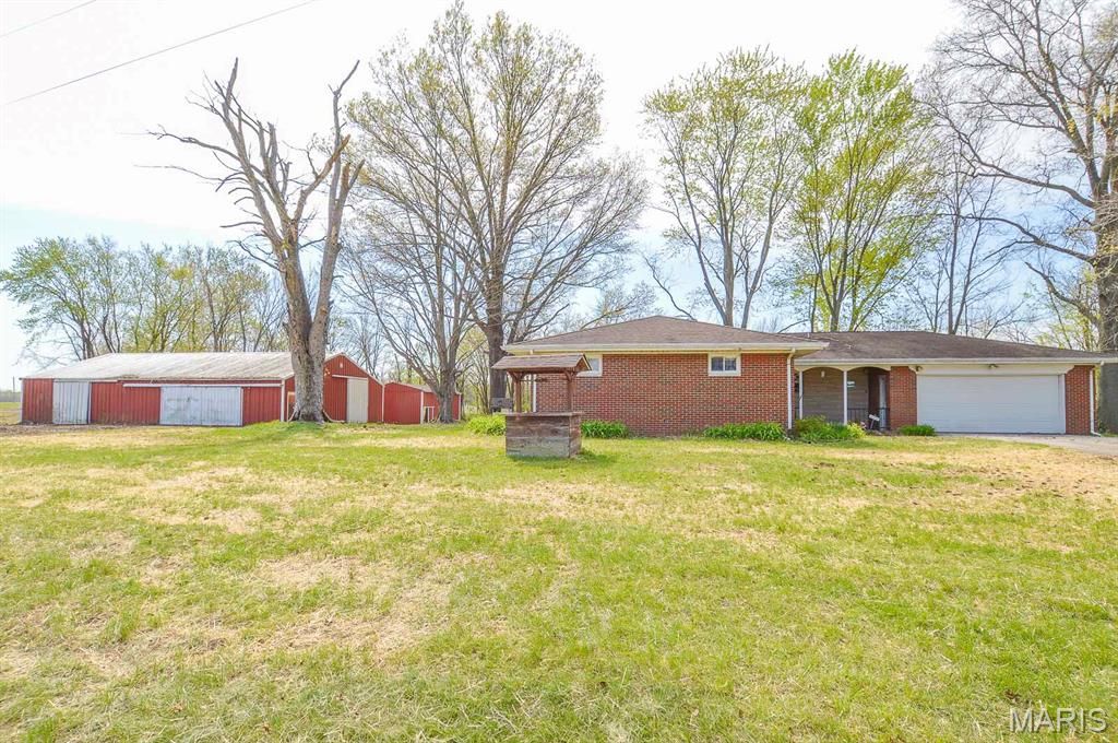 4327 Mascoutah Avenue, Mascoutah, IL 62221