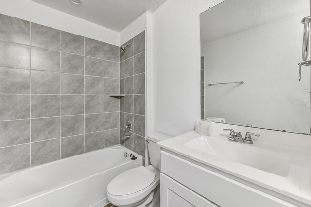 1004 Great Barracuda Lane, Alvin, TX 77511