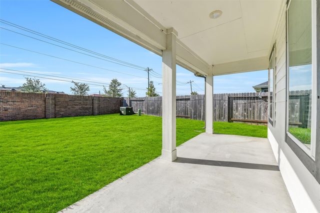 1004 Great Barracuda Lane, Alvin, TX 77511