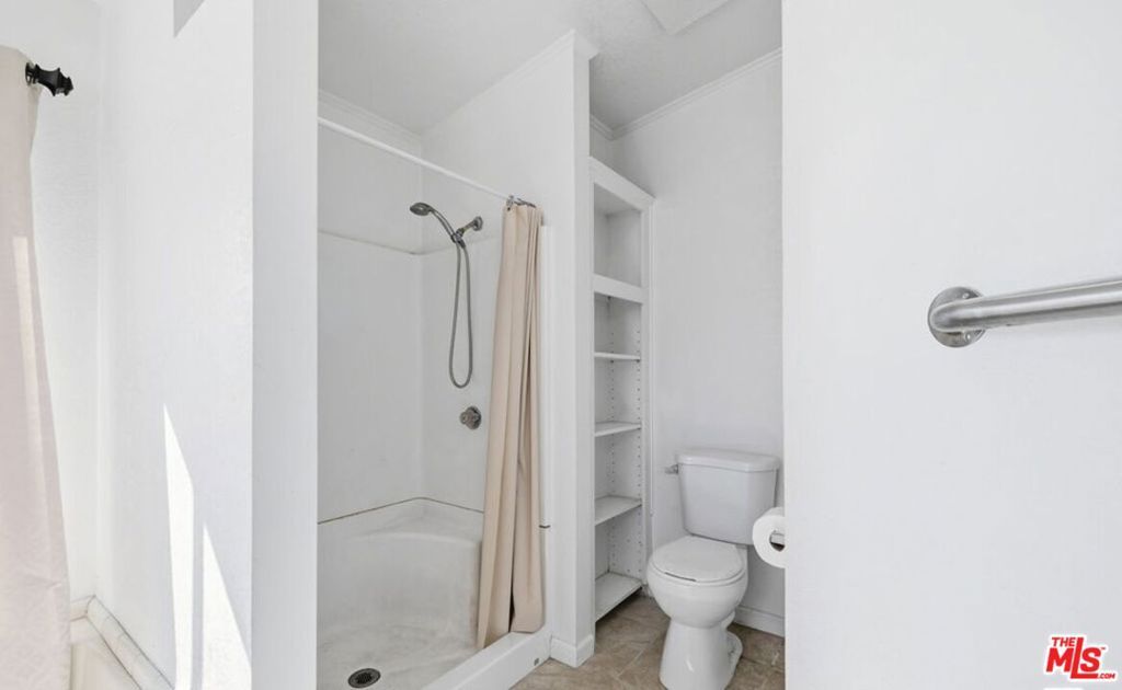 Image 17 of property listing at 16670 E Avenue T4, Llano, CA 93544