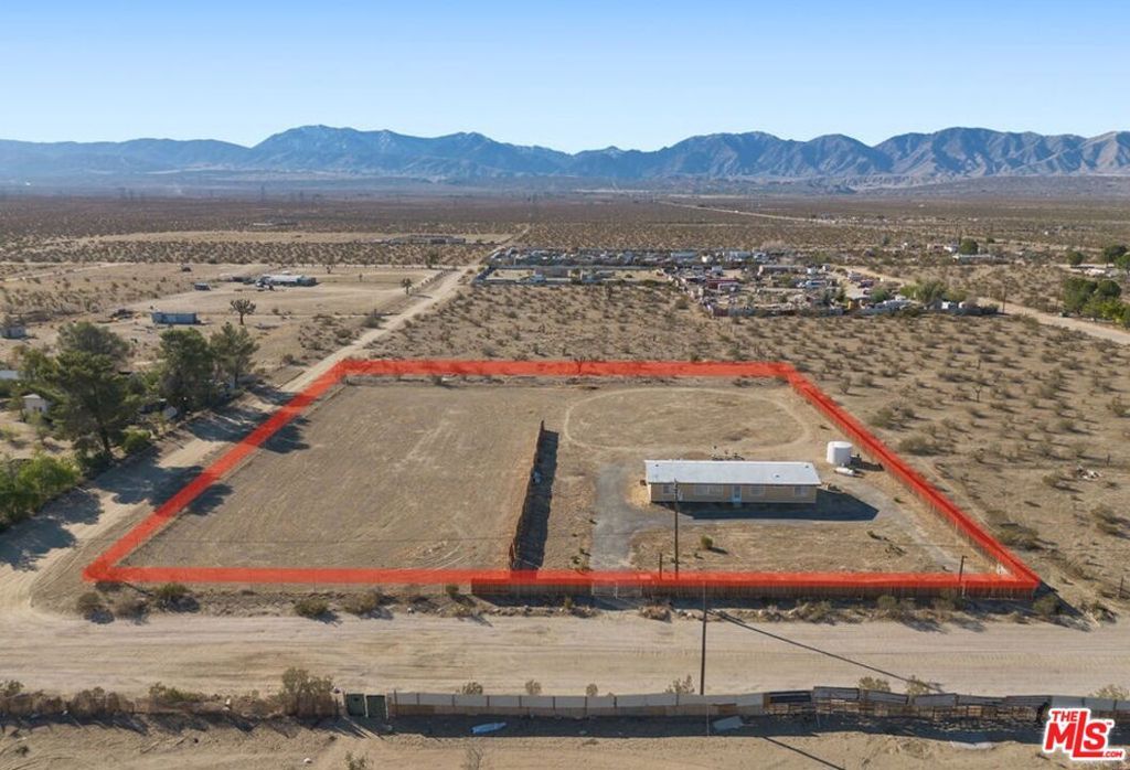 Image 18 of property listing at 16670 E Avenue T4, Llano, CA 93544