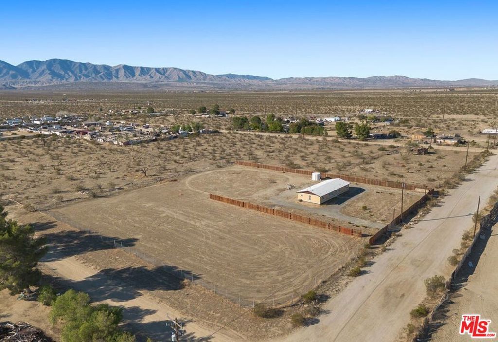 Image 21 of property listing at 16670 E Avenue T4, Llano, CA 93544