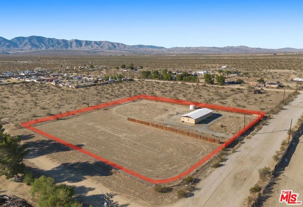Image 22 of property listing at 16670 E Avenue T4, Llano, CA 93544