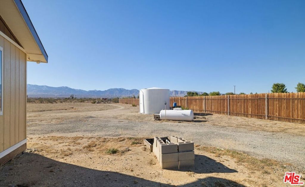 Image 23 of property listing at 16670 E Avenue T4, Llano, CA 93544