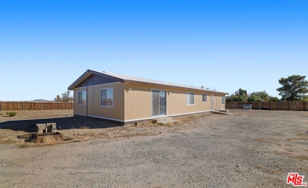 Image 24 of property listing at 16670 E Avenue T4, Llano, CA 93544