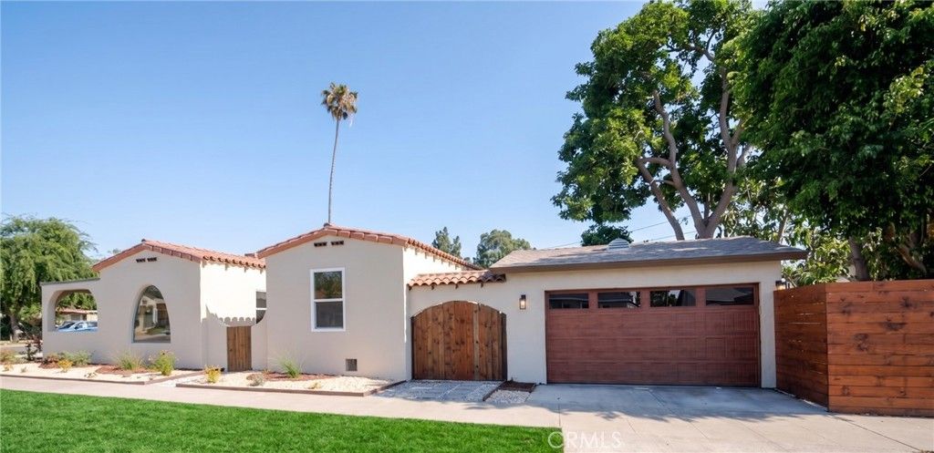 2391 Fashion Ave, Long Beach, CA 90810 — exterior