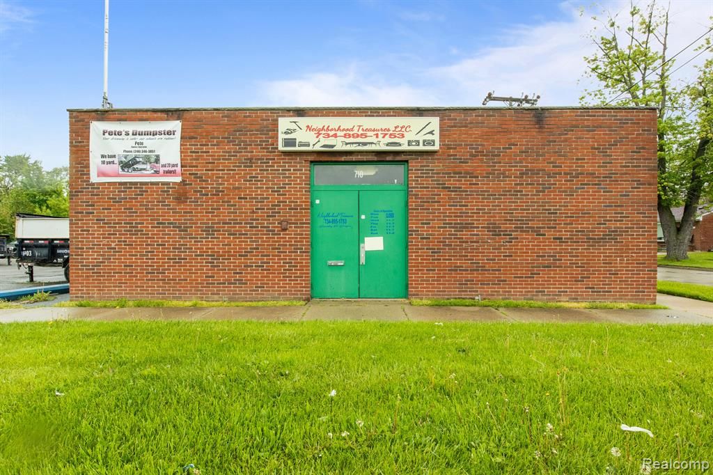 710 Middlebelt Road, Inkster, MI 48141