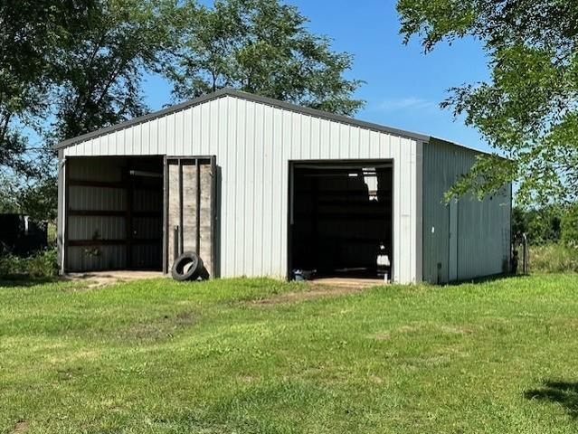 12074 S 1600 Road, Nevada, MO 64772