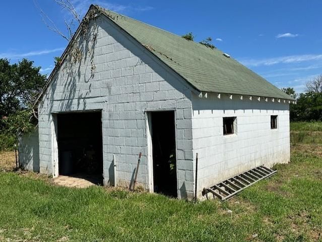 12074 S 1600 Road, Nevada, MO 64772