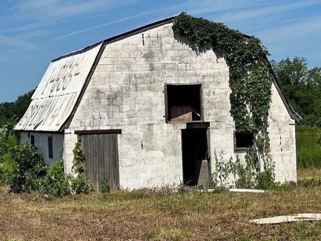 12074 S 1600 Road, Nevada, MO 64772