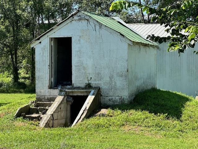 12074 S 1600 Road, Nevada, MO 64772