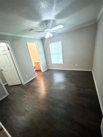 138 Varsity Drive, Huntsville, TX 77340