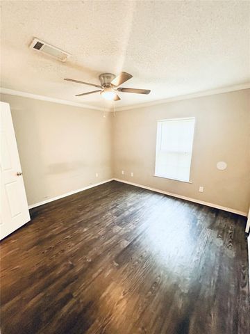 138 Varsity Drive, Huntsville, TX 77340