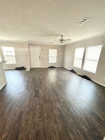 138 Varsity Drive, Huntsville, TX 77340